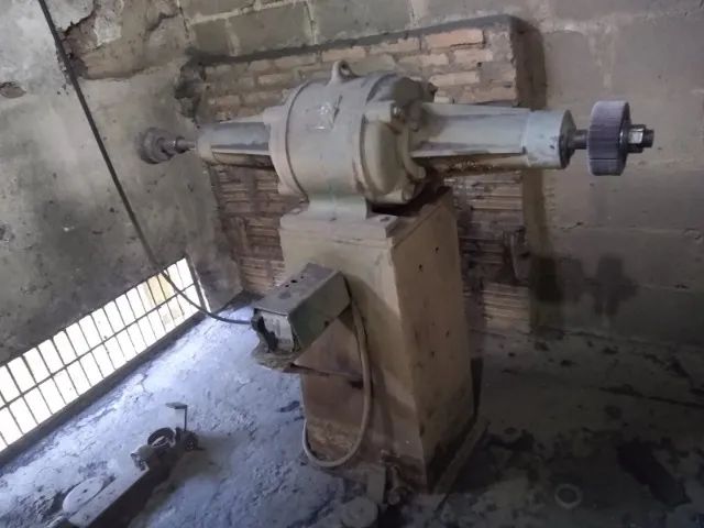 Industria metalúrgica completa, só os maquinários e modelos. Ainda em funcionamento. - Foto 3