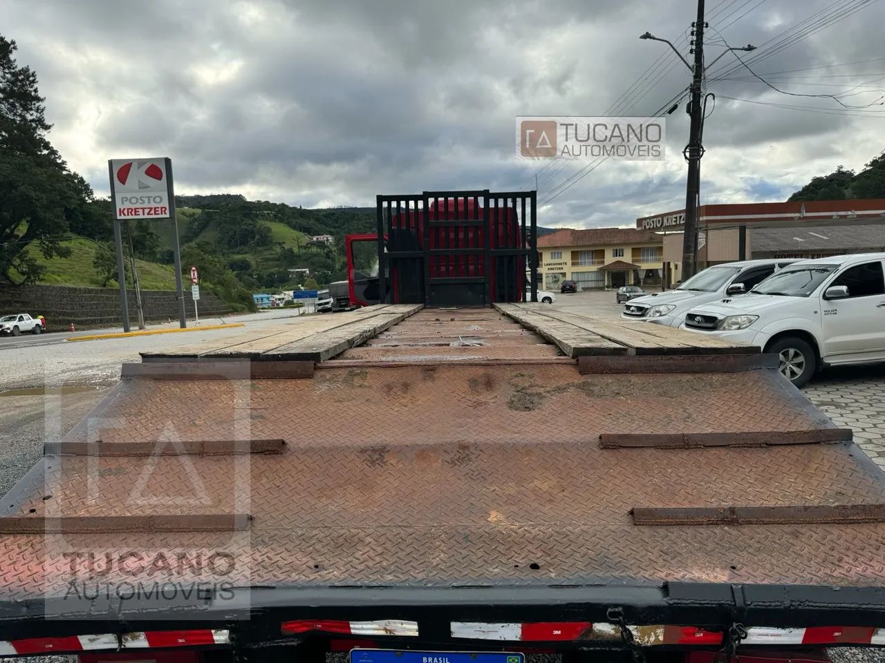 Caminhão Volvo VM 260 Truck - 2012 - Plataforma - Foto 9