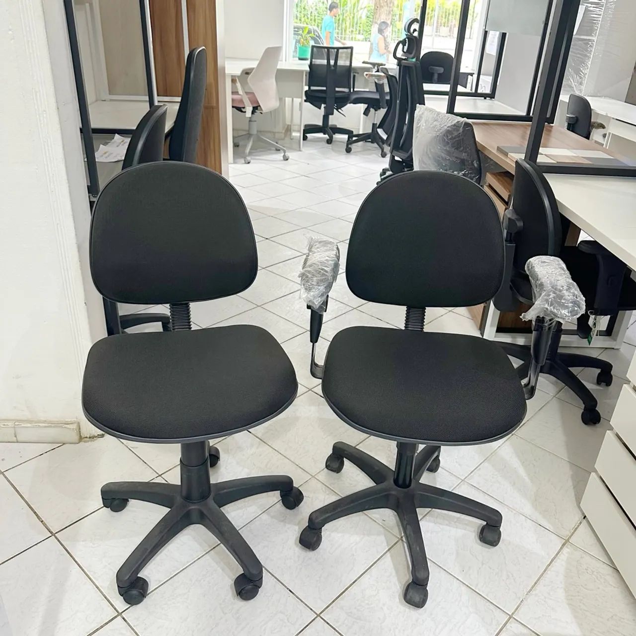 Cadeira Frisokar executiva com braço 