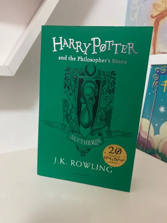 LIVRO EM INGLÊS Harry Potter e a Pedra Filosofal - Edição Especial 20 Anos