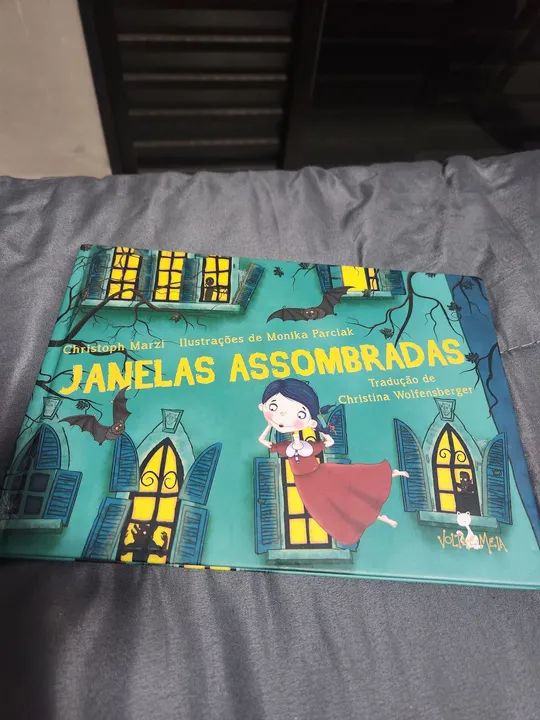 Livro Janelas Assombradas