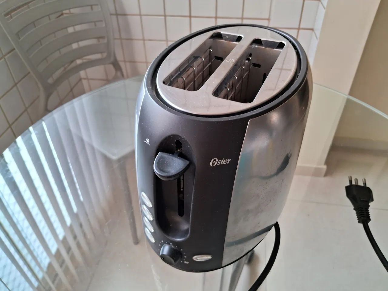 Torradeira elétrica 220 V, 800 Watts, Oster, R$140,00 - Brinde: uma Cuba de inox usada - Foto 4