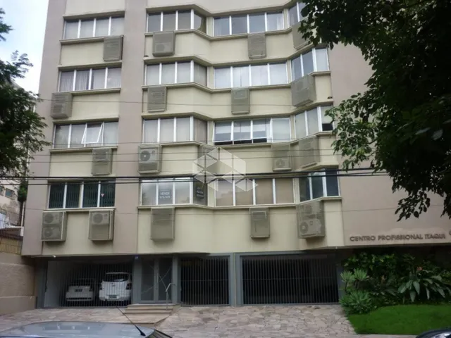 Sala comercial medindo 35,15 m2 no bairro Petrópolis, rua Itaqui, próximo a av. Protásio A