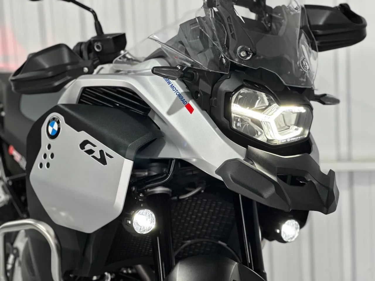 F 900 GS ADVENTURE PLUS ABS CINZA 2024/2025 - Foto 7