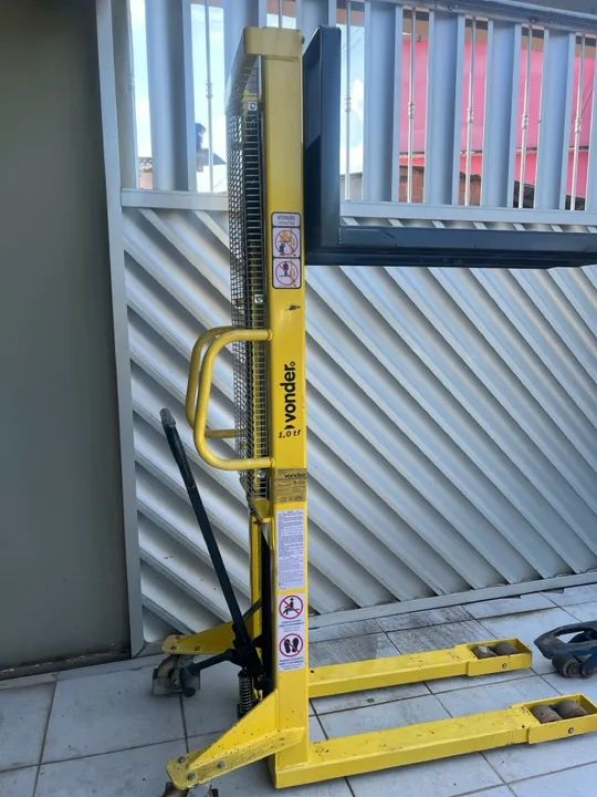 Empilhadeira manual 