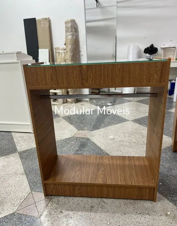 Balcão Cabideiro Vidro Superior e Gaveta - MDF Amadeirado - Foto 2