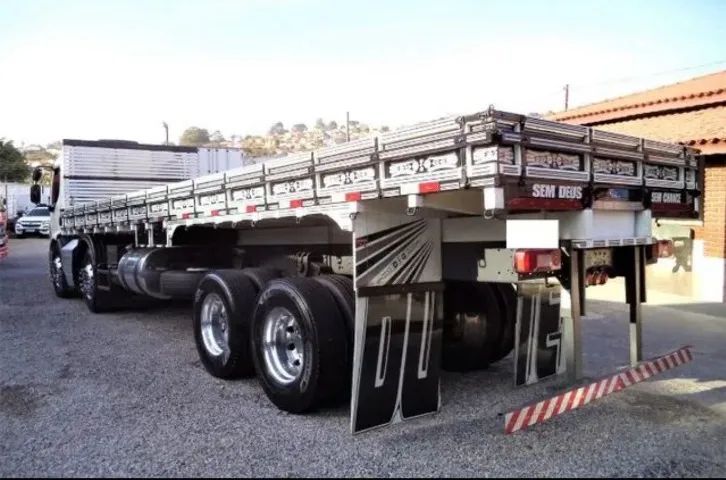 Volvo VM 330 Carroceria  - Foto 4