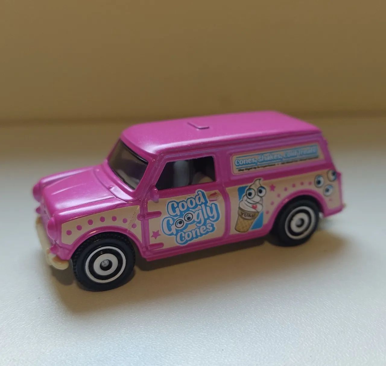 Matchbox Austin Mini Van Rosa Good Coogly Cones Novo Loose