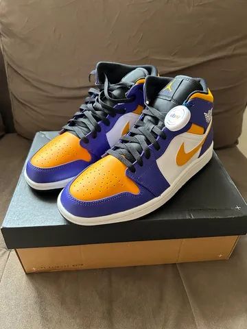 Tênis Nike Air Jordan 1 Mid Lakers