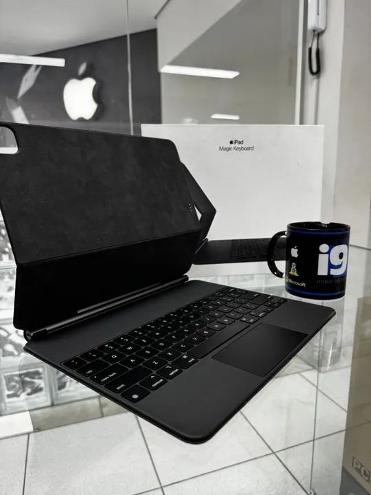 iPad Magic Keyboard Cor : Black  Compatibilidade:  iPad Pro 12.9? (3ª, 4ª, 5ª e 6ª GE )  - Foto 3