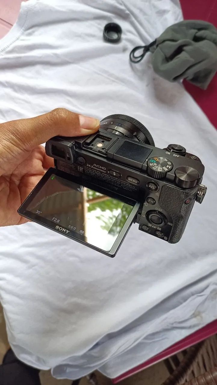 Camera Sony A6000+Lente "Ttartsan 27mm+baterias"