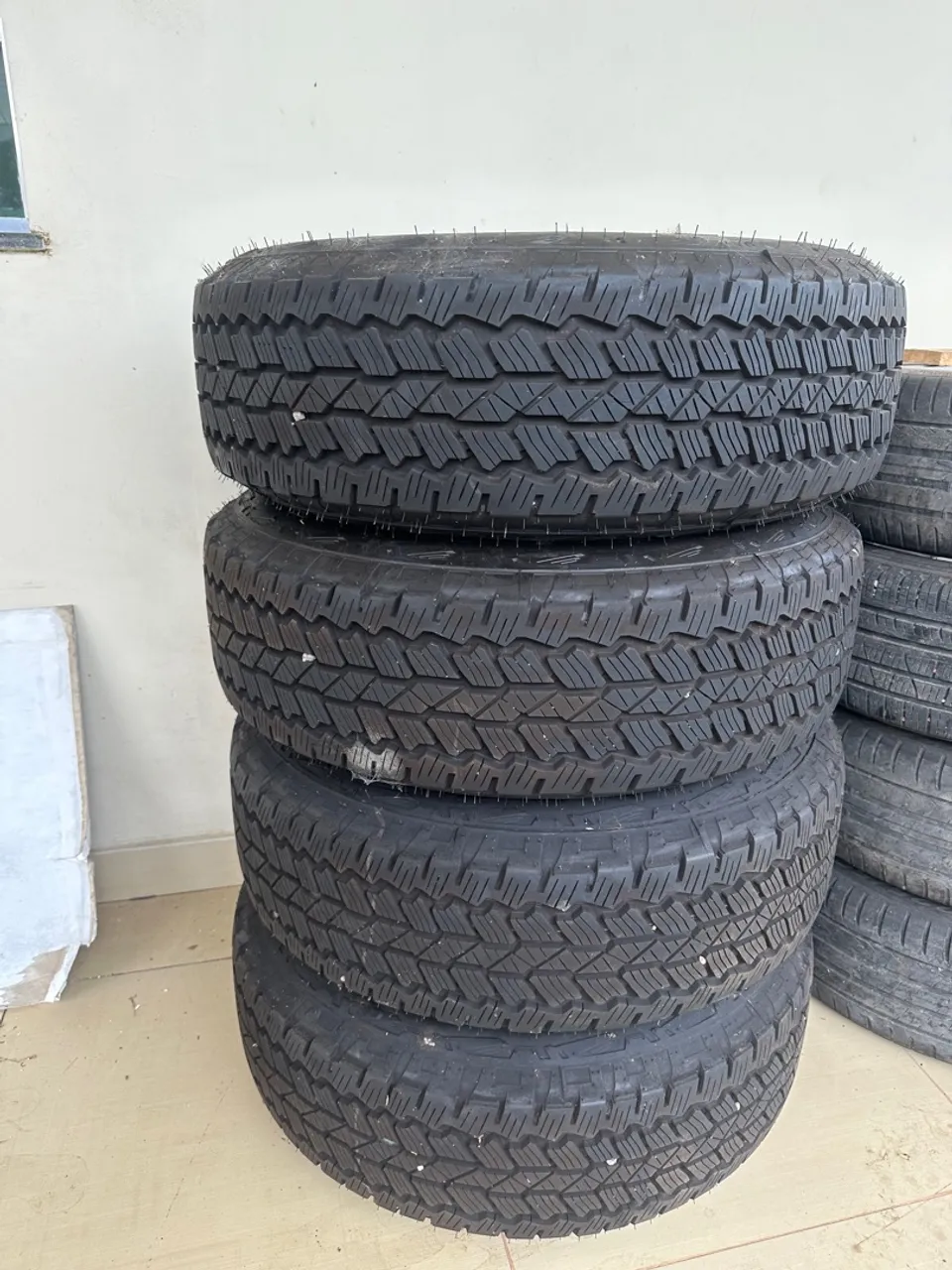 Jogo de pneus novos aro 17 Bridgestone 255/70 r17 para camionetes