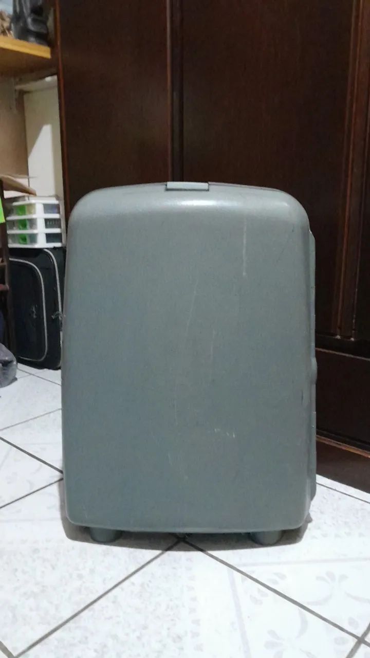 Mala Média Para Viagens - Com Segredo E Rodinhas (42 cm Comp. X 23 cm Prof. X 62 cm Alt.) - Foto 2