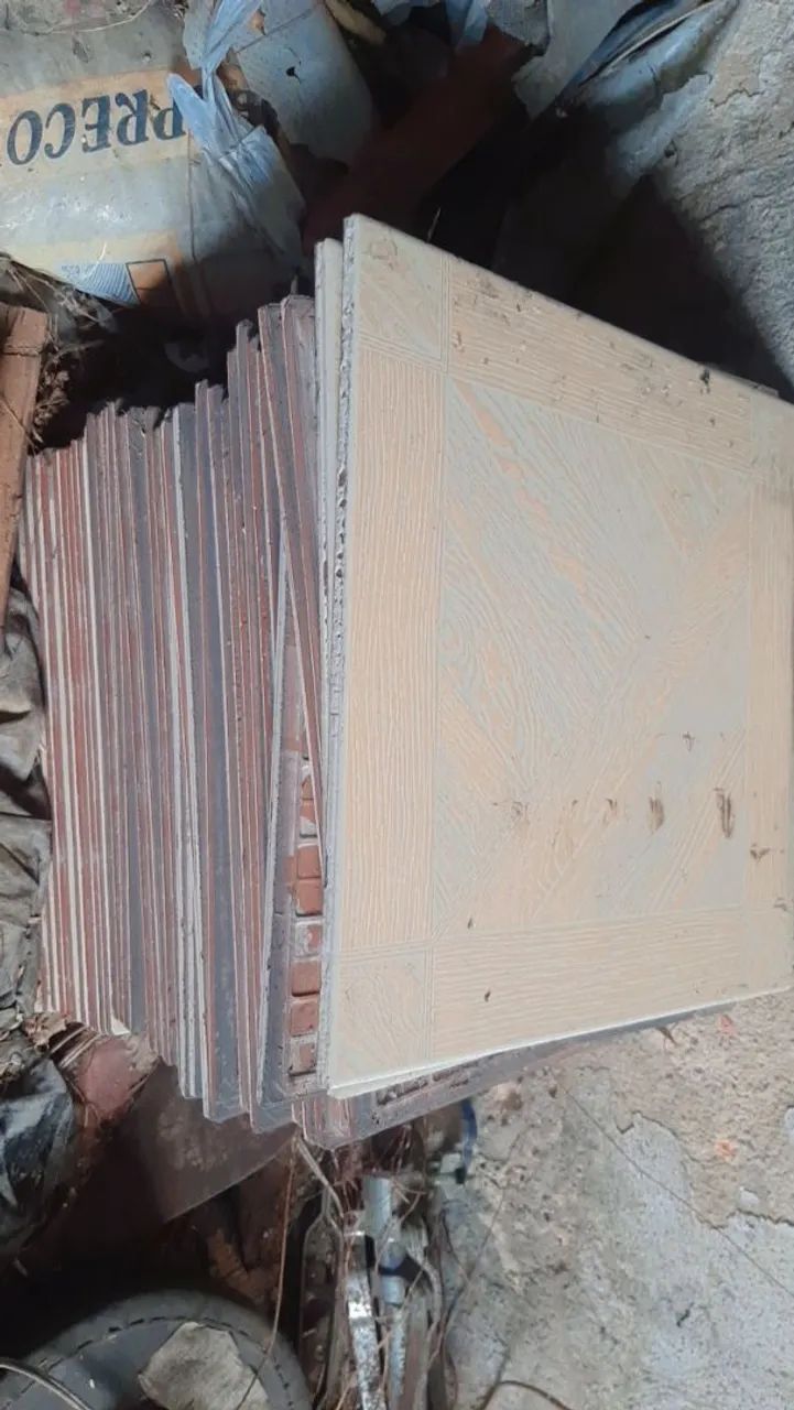 Piso (cerâmica)64595630081283120