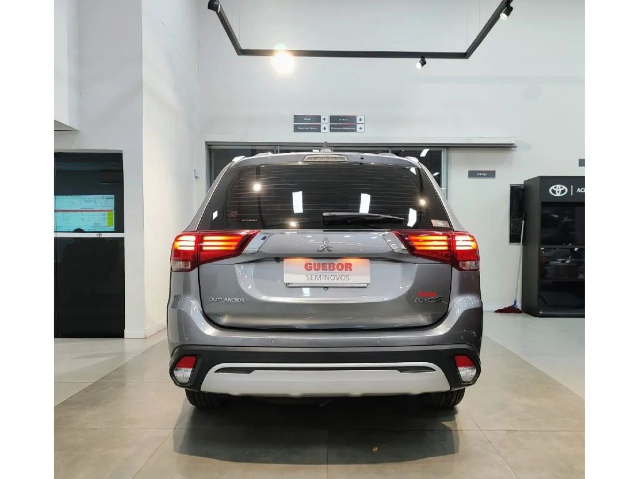 Mitsubishi Outlander HPE-S 3.0 V6 4X4 5P Aut. 2022 - Foto 4