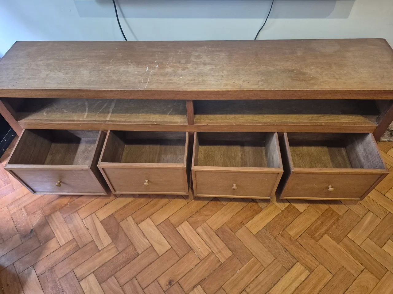 Rack de madeira com 4 gavetoes - Foto 6