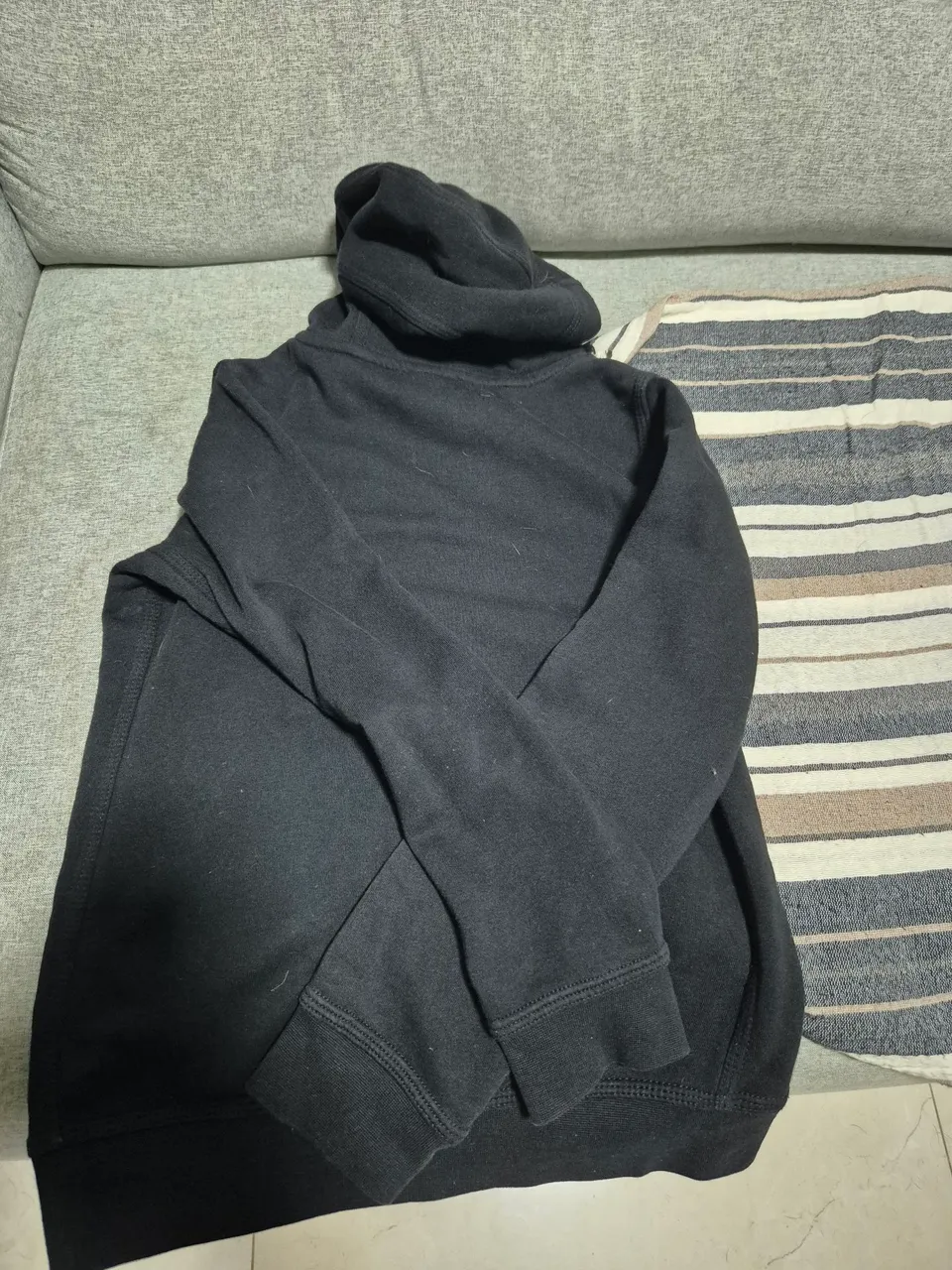 Moletom com capuz preto