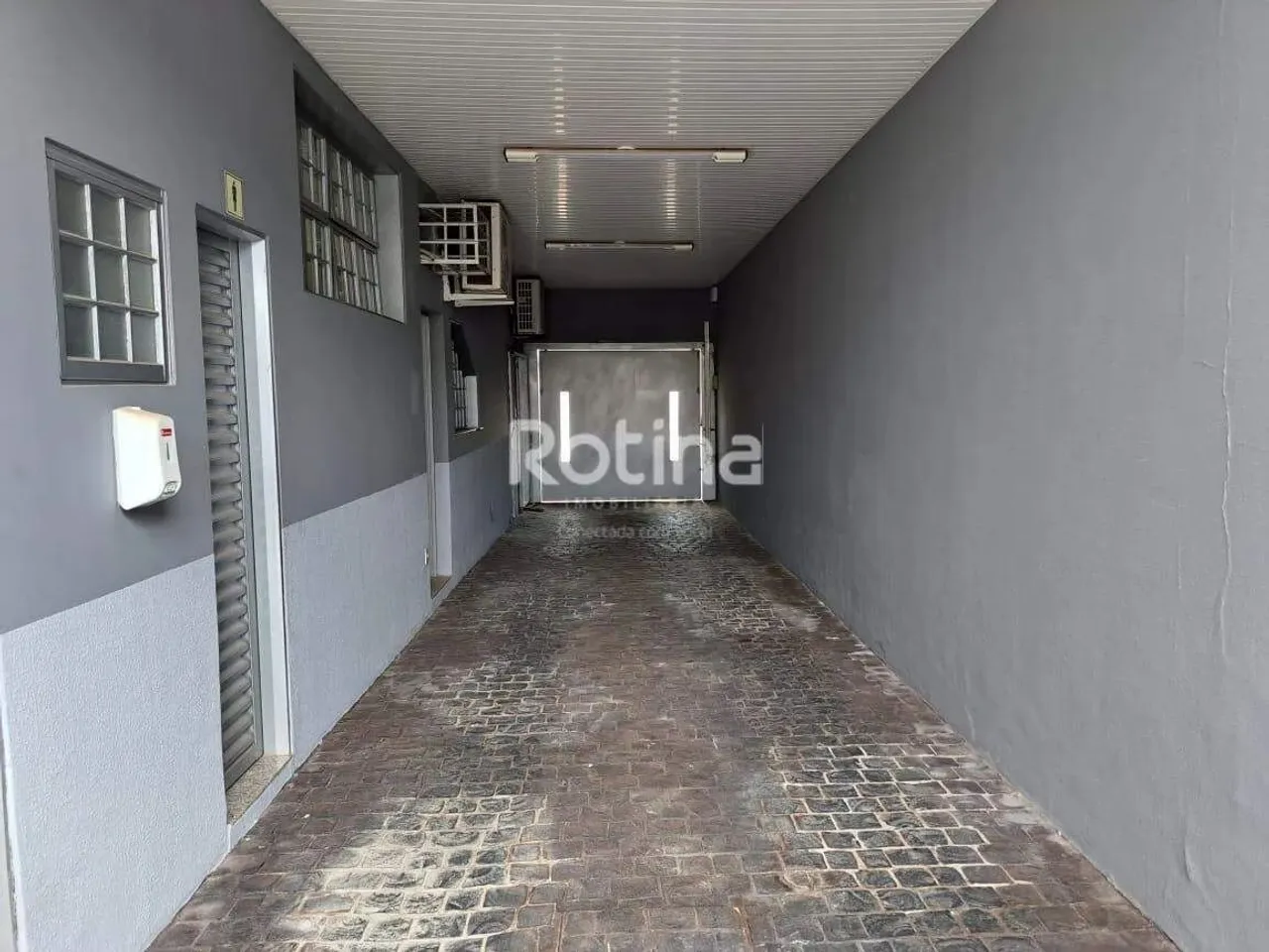 Apartamento para alugar, 3 quartos, Umuarama - Uberlândia/MG - Rotina Imobiliária