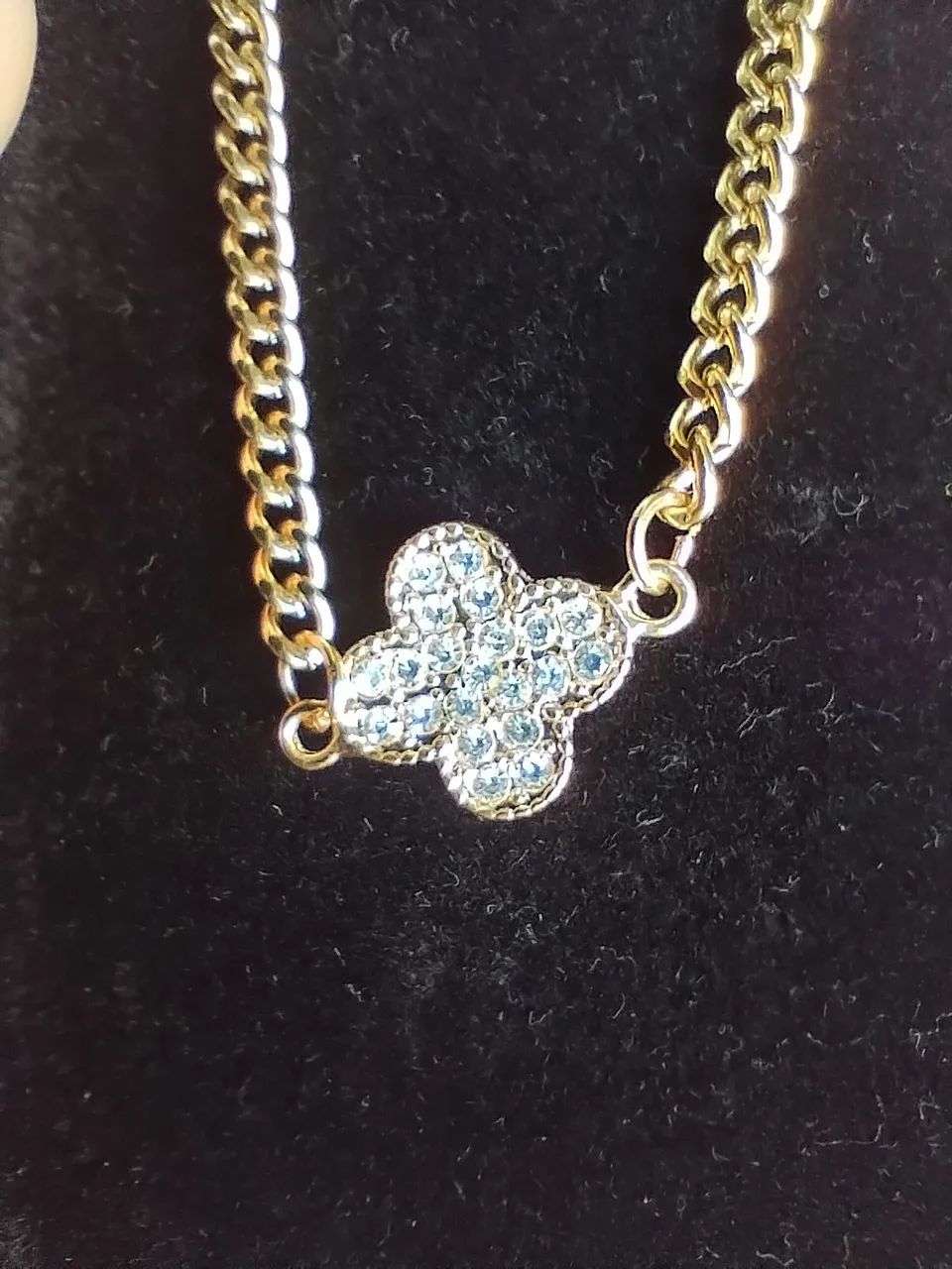 Gargantilha Choker Dourada com Pingente De Trevo  - Foto 4