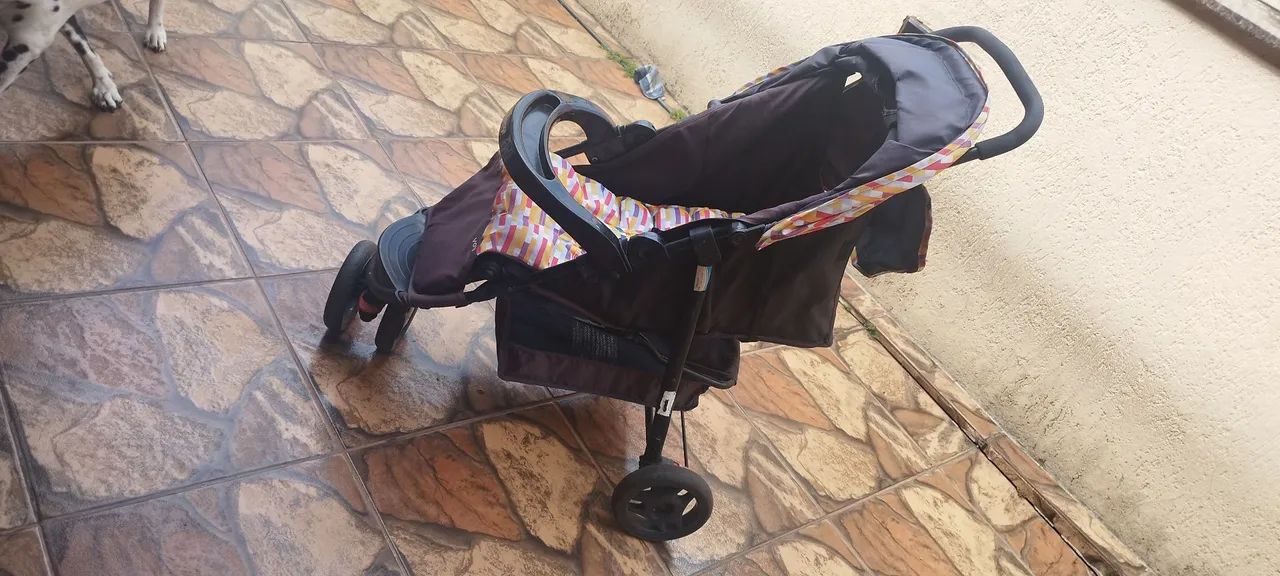 Carrinho de bebê bem conservado 
