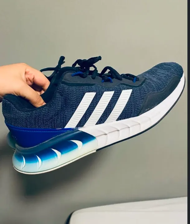 Tênis Adidas - Tam. 42