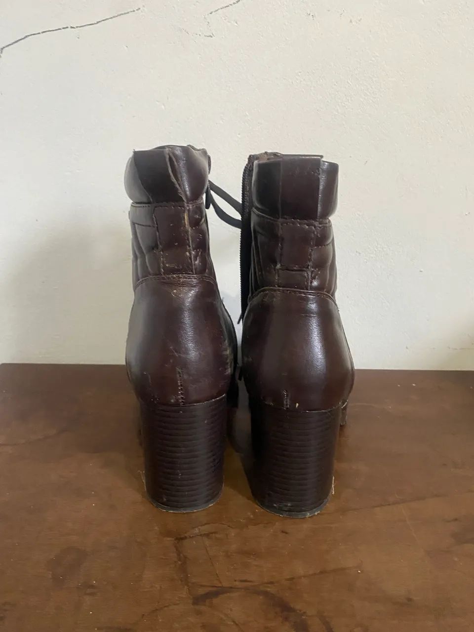 Bota marrom acolchoada. - Foto 2