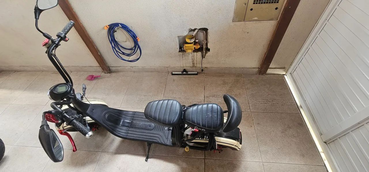 Moto elétrica Goo pra vender rápido aceito troca 8 mil valor pra transfereri pro nome junt - Foto 4