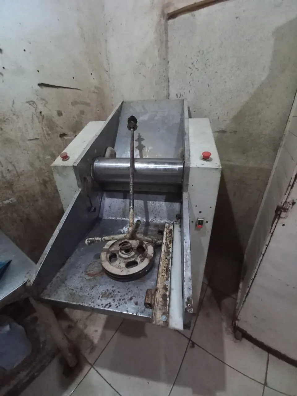 Vende se um cilindro pra panificação 