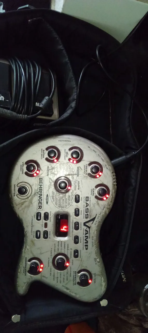 pedal bass behringer