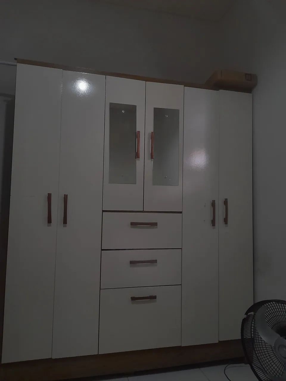 Guarda-Roupa Branco com Espelho