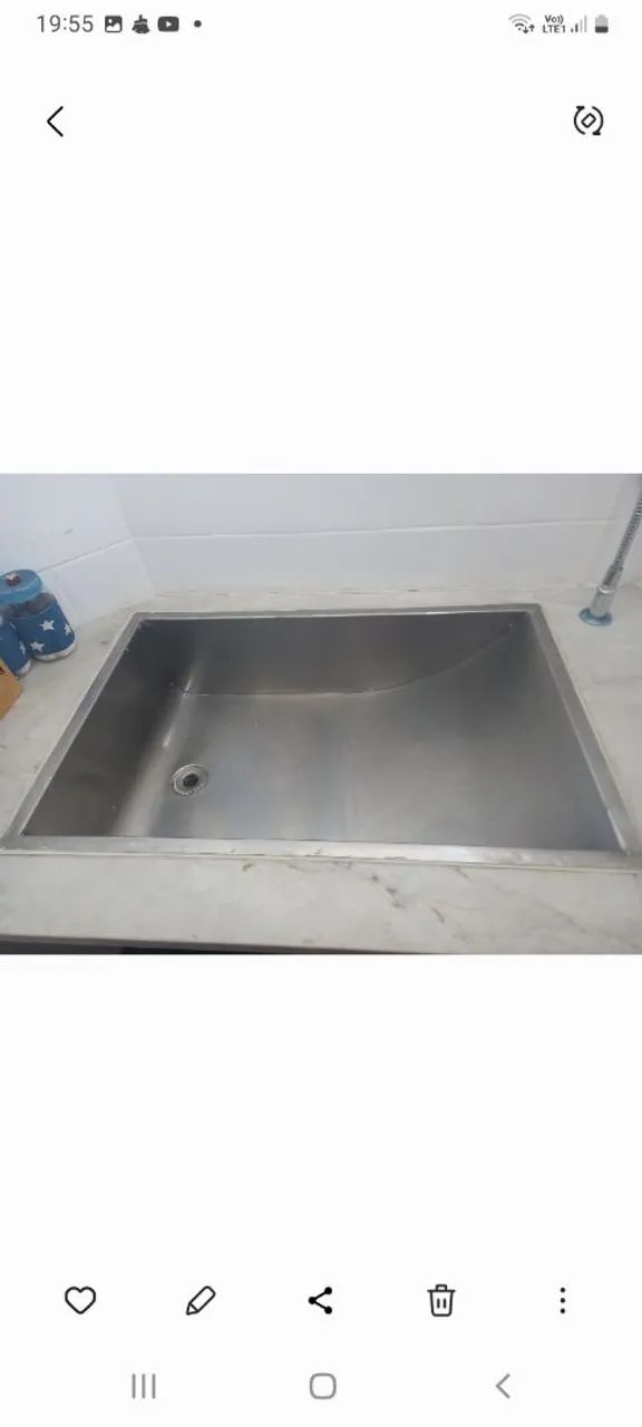 Stainless steel bathtub for daycare center