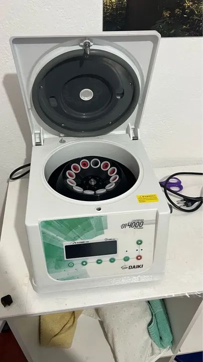 Centrífuga de Laboratório Daiqui DT-4000