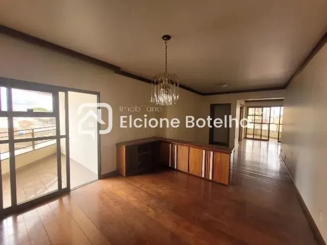 Apartamento para locação de aprox. 190 m², com 3 quartos, no bairro Centro - Uberlândia - 