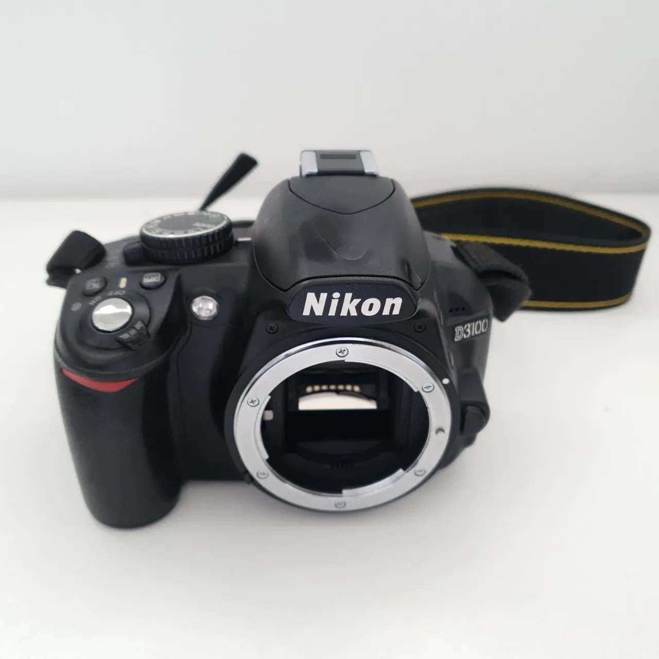 Câmera DSLR Nikon D3100