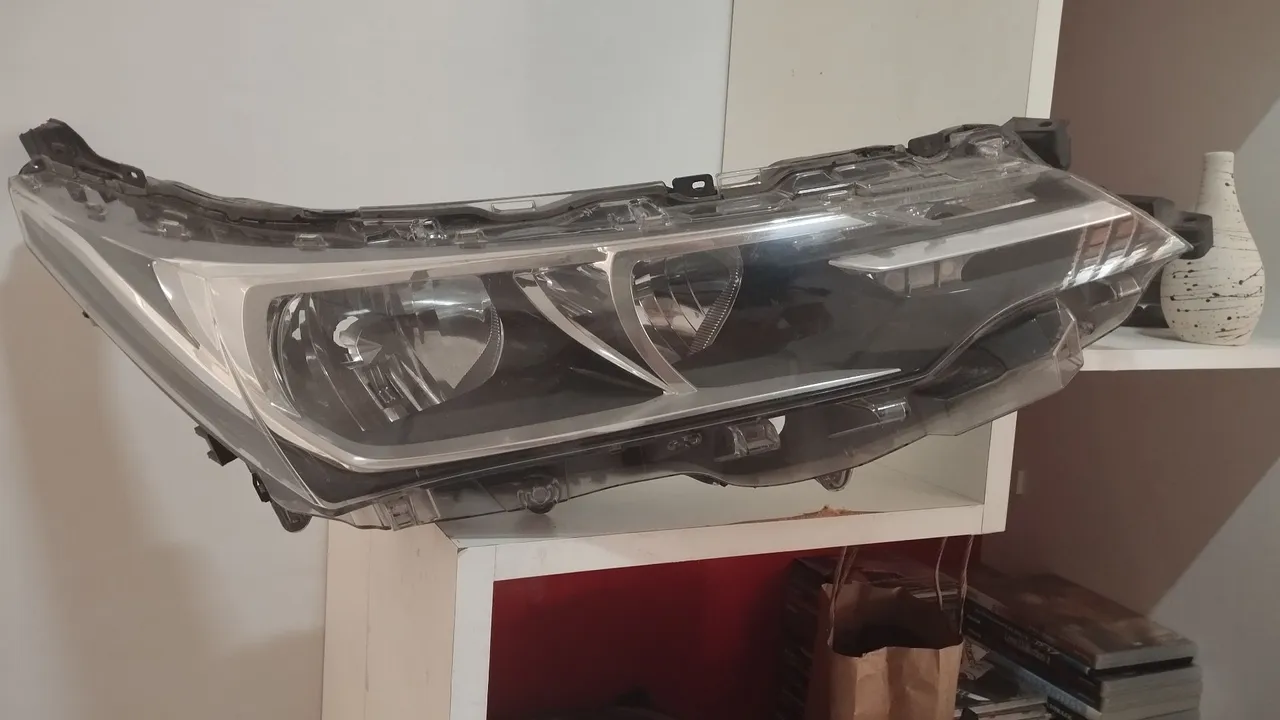 Farol Toyota Corolla 2018