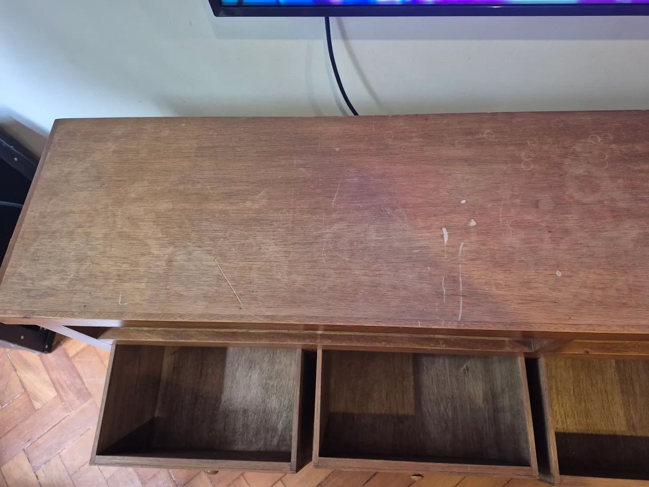 Rack de madeira com 4 gavetoes - Foto 2