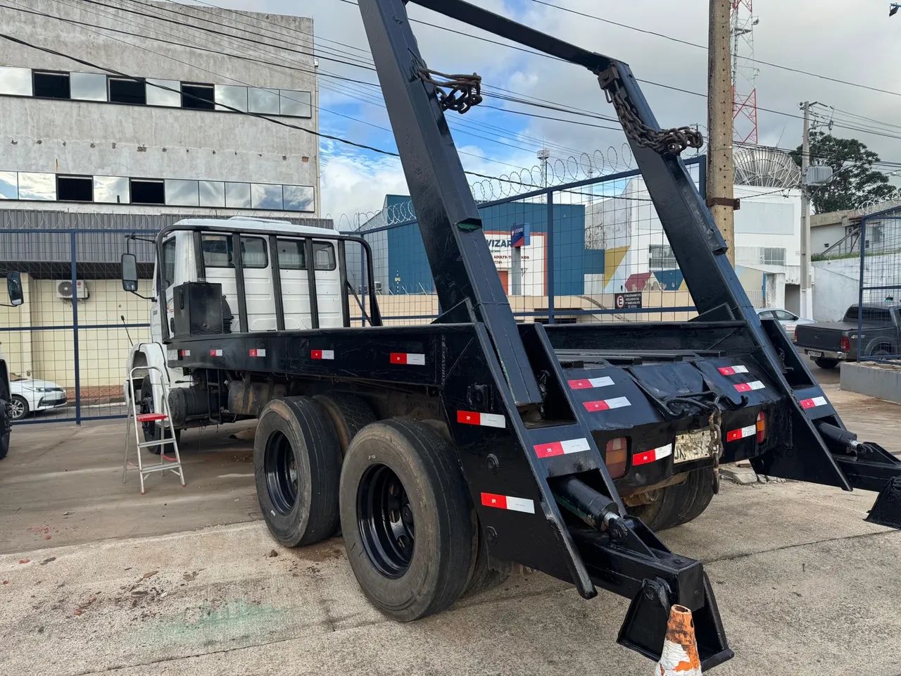 Caminhão Mercedes Benz 1620 - 2006 - Foto 3