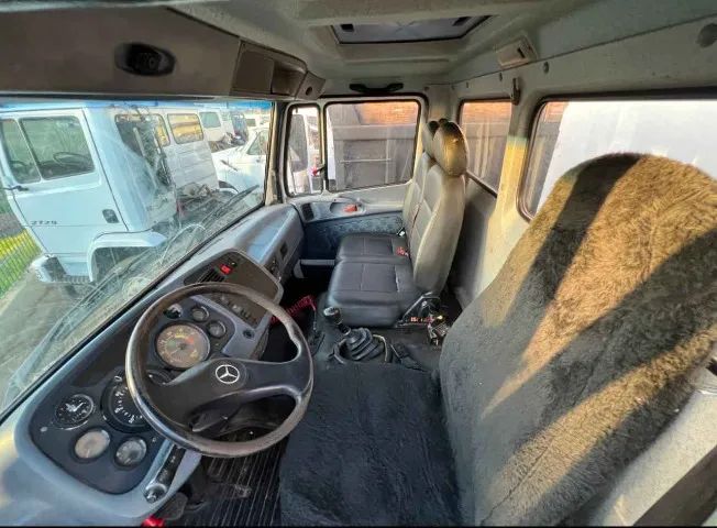 Mercedes 2423 6x4 caçamba 2009 (repasse) - Foto 6