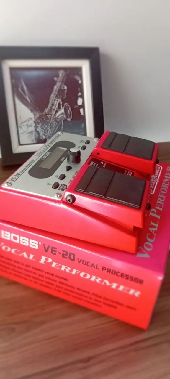 Pedal VE-20 BOSS para voz, metais e muito mais - Instrumentos