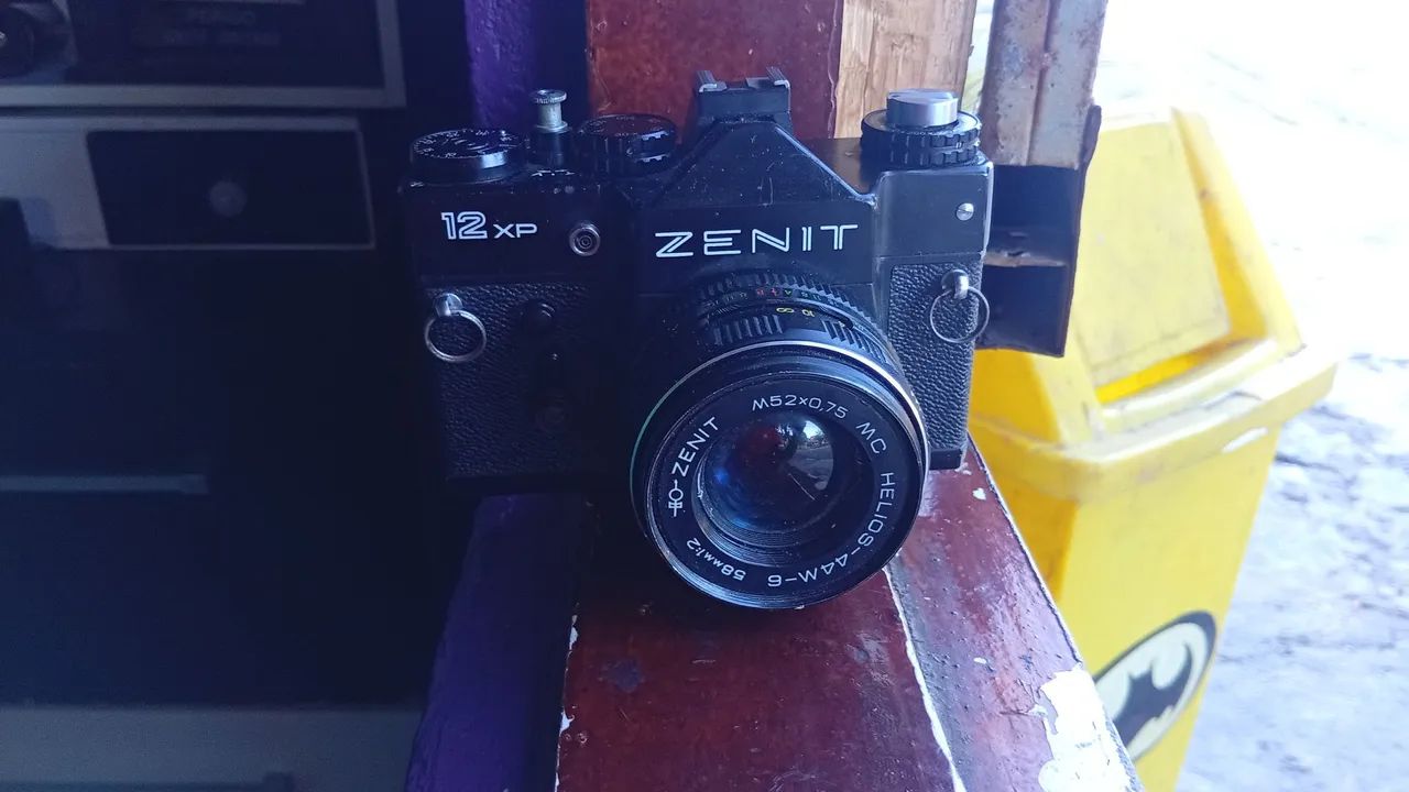 Câmera Zenit 12 XP com Lente Helios 44M-6