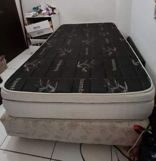 Cama e geladeira