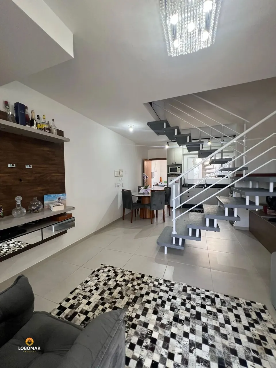 Sobrado mobiliado à venda por R$ 583.000,00 - Balneário Piçarras/SC!