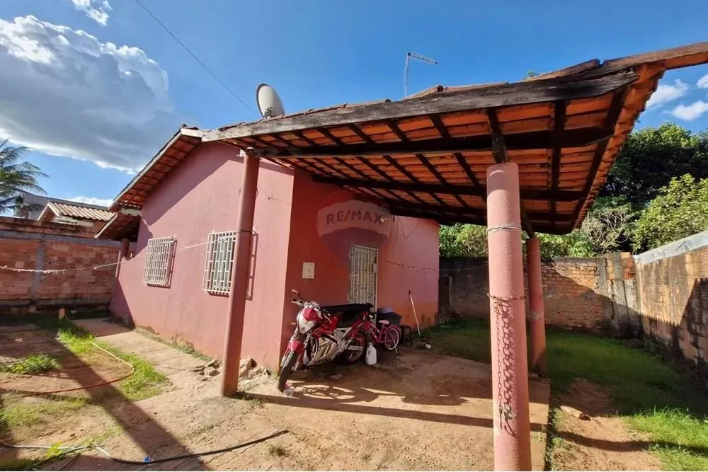 CASA EM SANTO ANTÔNIO, 2 QUARTOS, ACEITA FINANCIAMENTO.