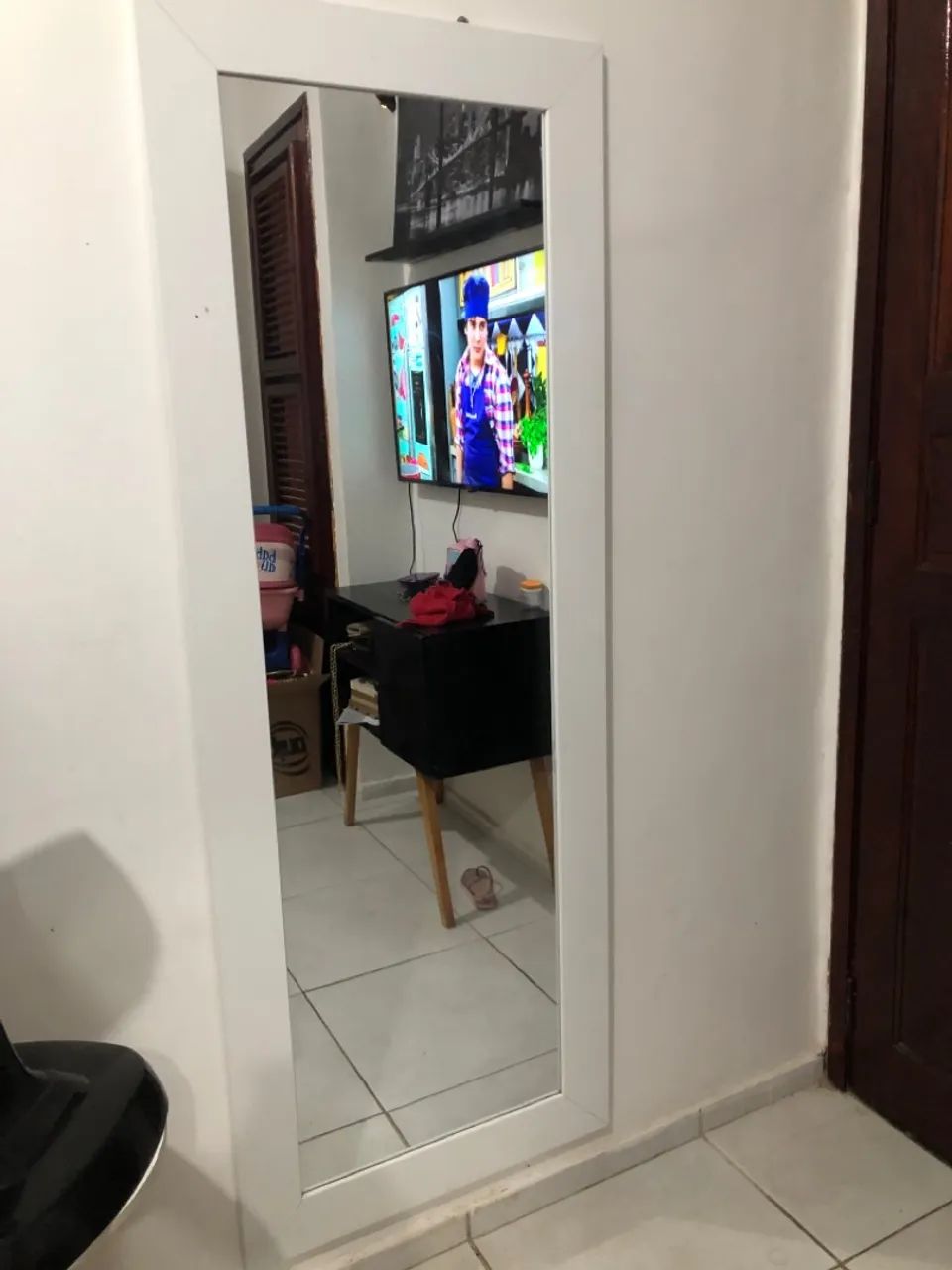 Espelho grande com bordas branca