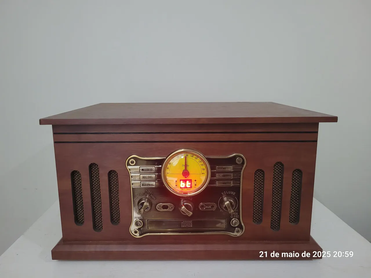 Rádio Vitrola Retrô com Diversas Funções