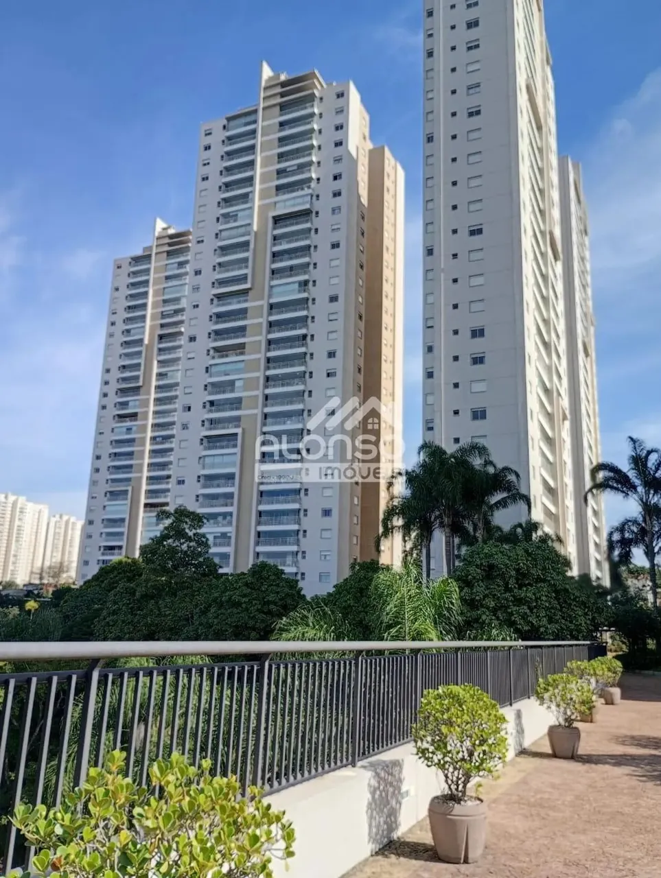 Imóvel para venda possui 123 metros quadrados com 4 quartos em Rio Pequeno - São Paulo - S