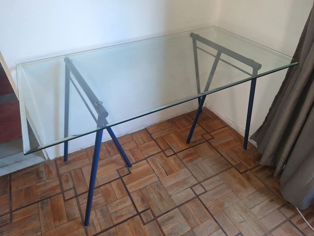 Mesa de Vidro com Estrutura de Aço