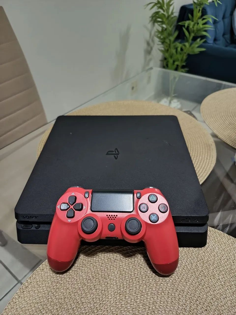 PlayStation 4 slim 