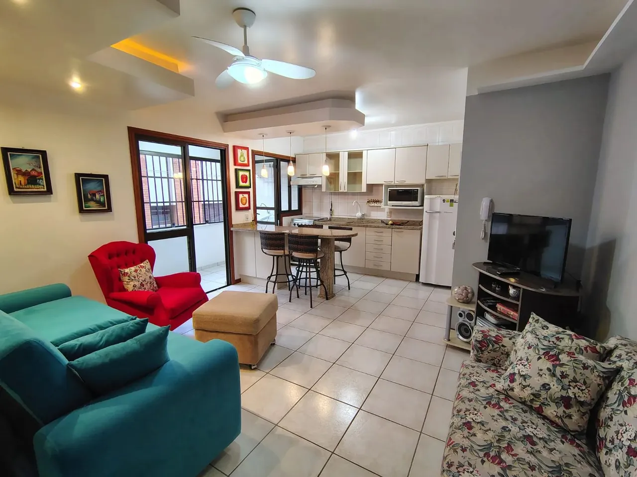 Vendo Apartamento 1 Dormitório Mobiliado com garagem + depósito no Centro - Capão da Canoa
