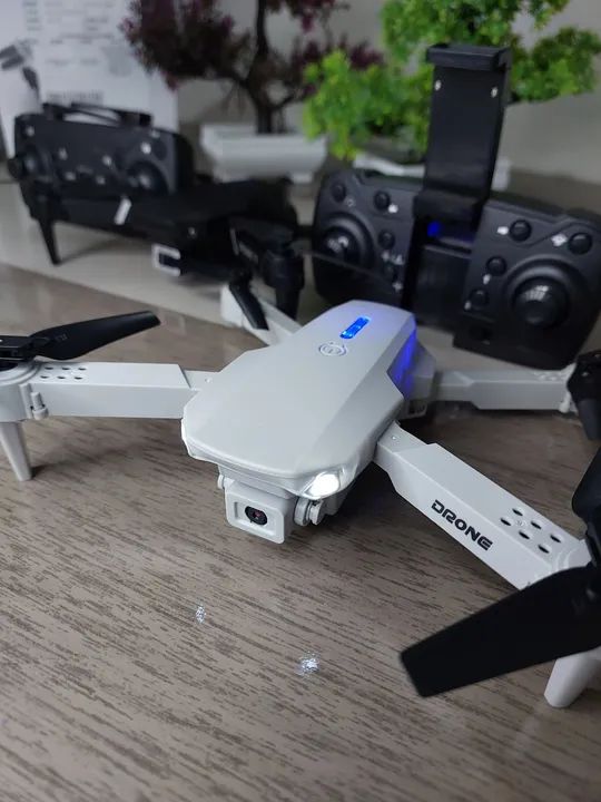 Drone E88 Com Câmera Novo - SOMOS LOJA  - Foto 2